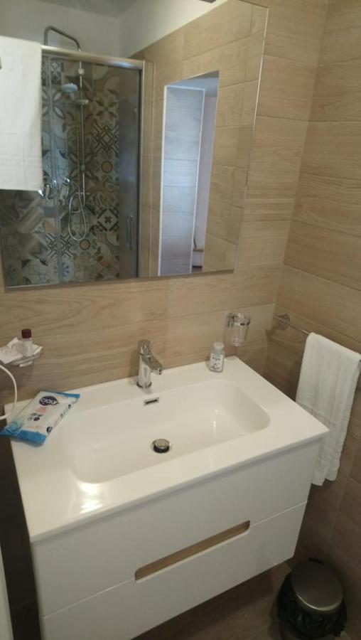 Mareluna Rooms Маргерита-ди-Савойя Экстерьер фото