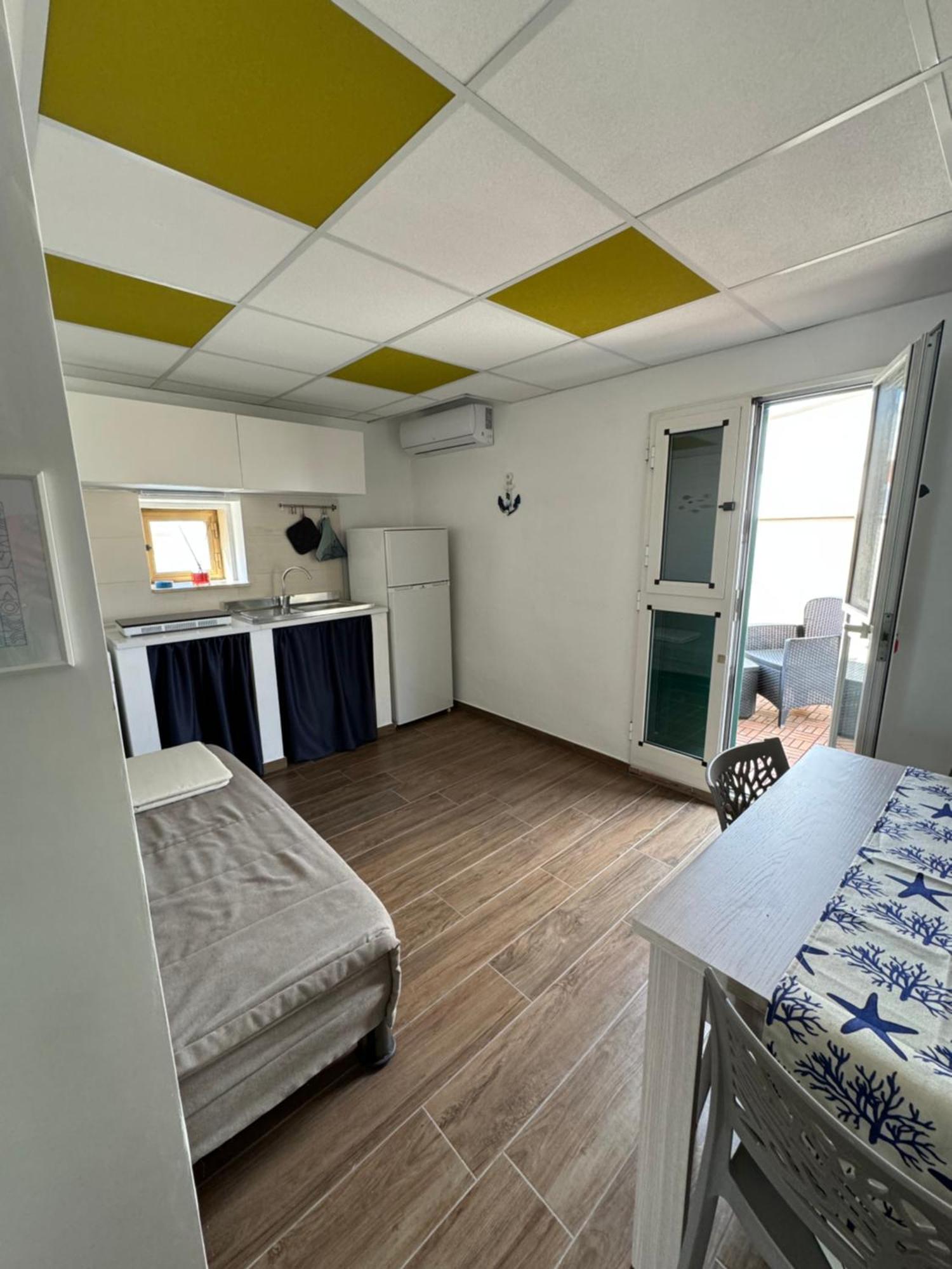 Mareluna Rooms Маргерита-ди-Савойя Экстерьер фото